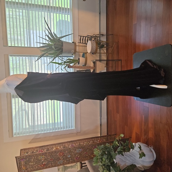 JJs HOUSE Black Off The Shoulder Draped Full Length Formal Evening Gown Sz 14 - Picture 4 of 8